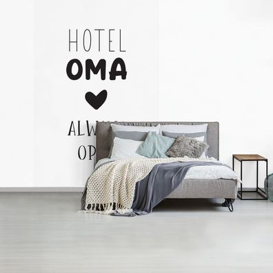Fototapete - 170x260 cm - Hotel Oma immer offen - Zitate - Sprichwörter - Oma