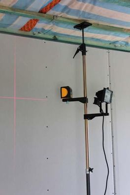 Universalhalter für Laser und Lampe