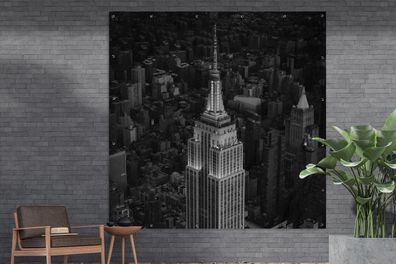 Gartenposter - 200x200 cm - Luftaufnahme des Empire State Building - schwarz und weiß