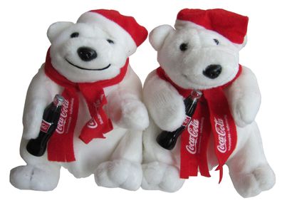 Coca Cola - 2 Eisbären mit Schal, Mütze & Flasche - je ca. 13 cm
