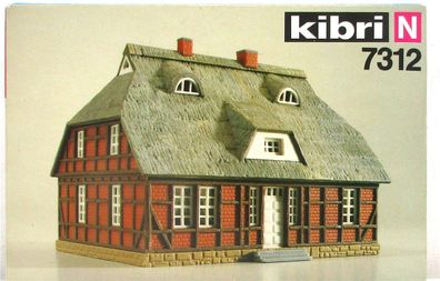 Kibri N 7312 Bausatz Landarzthaus mit Reetdach rot/ schwarz - OVP (1767f)
