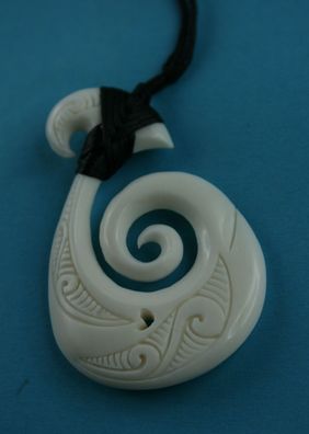 Maori Bone Carving aus Neuseeland Fishhook mit Geschenkbox