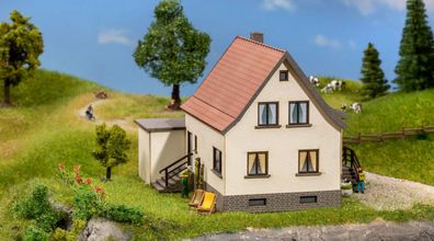 Noch 66606 Siedlungshaus mit Garage - Spur H0 - Bausatz - Neu