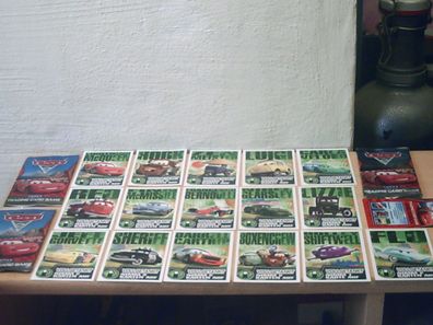 Alle 16 Vollgetanktkarten aus der Serie Cars 2 von Topps