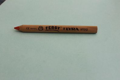 Lyra Ferby; 3-kant, dick, rot