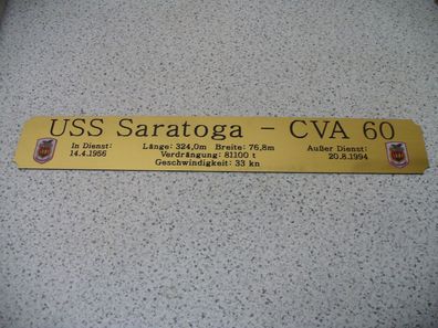 Namensschild für Modellständer mit Daten - USS Saratoga CVA60
