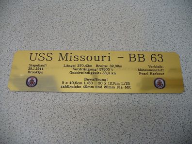 Hohes Namensschild mit zusätzlichen Daten für Modellständer - USS Missouri