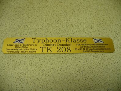 Namensschild für Modellständer mit Daten - Typhoon-Klasse TK208