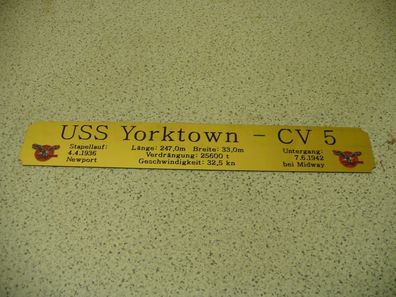 Namensschild für Modellständer mit Daten - USS Yorktown CV5