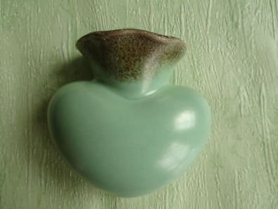 alte Wandvase Keramikporzellan 50/60er Jahre grün Herzform Nr 1003