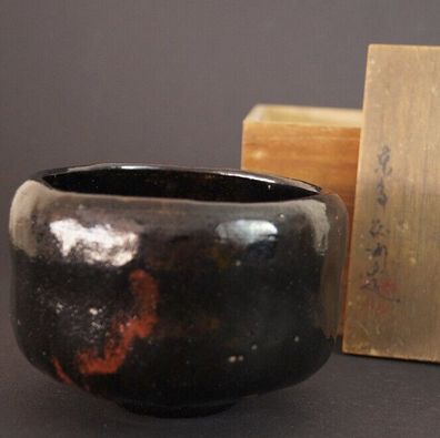 Kuroraku - handgetöpferte japansiche Teeschale (Chawan) Kyoto Keramik 6065