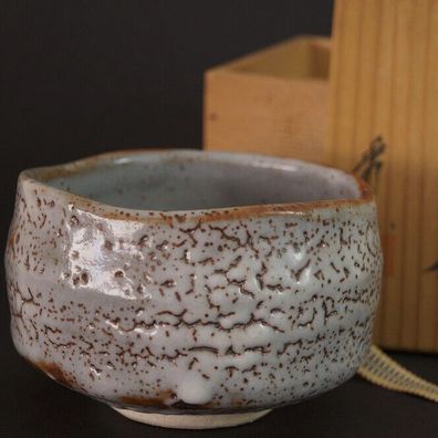 Handgetöpferte japansiche Teeschale (Chawan) Shino Keramik von Shuzo Kato 6068