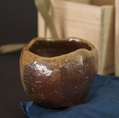 Handgetöpferte japanische Sake-Schale Guinomi Bizen Keramik von Atsushi Ota 6072