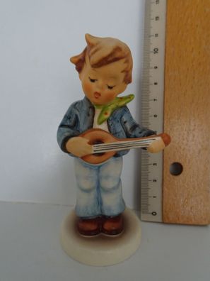 Hummel-Porzellanfigur Goebel Junge Der kleine Troubadour 558 Club 1994/95