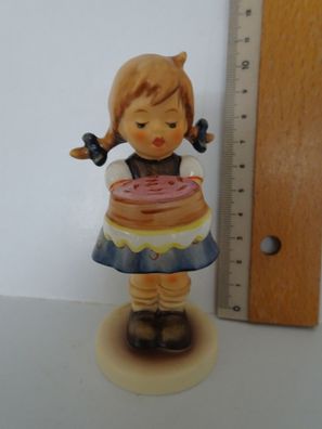 Hummel-Porzellanfigur Goebel Mädchen Selbst gebacken 541 1988