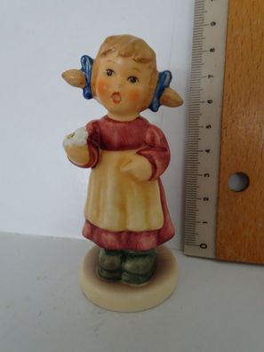 Hummel-Porzellanfigur Goebel Mädchen Drob´n auf Berg war i 2077/ A 1999 1/2000