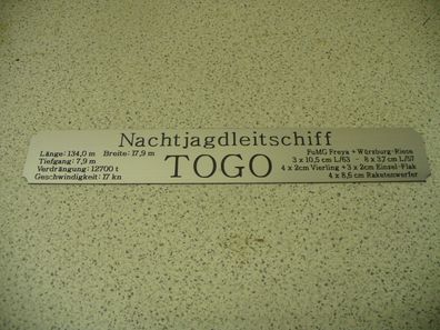 Namensschild für Modellständer mit Daten - Nachtjagdleitschiff TOGO