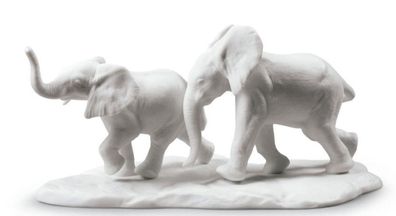 Casa Padrino Luxus Elefanten Figur / Skulptur Weiß 10 x H. 18 cm - Wohnzimmer Dekorat