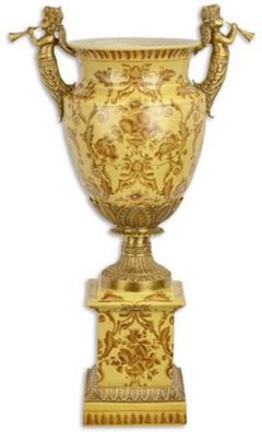 Casa Padrino Barock Porzellan Vase mit Sockel und dekorativen Engelsfiguren Beige / B