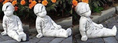 Steinfigur Junge sitzende 7,5kg Frostfest Wasserfest Stein. NEU. Farbe grau patiniert