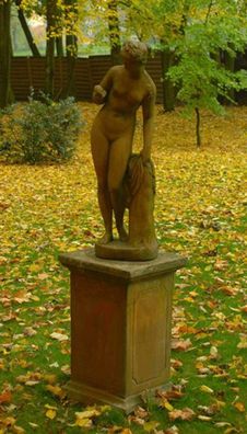 Casa Padrino Jugendstil Skulptur Venus mit Apfel Antik Stil Moosgrau 27 x H 94 cm Ant