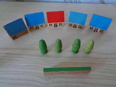 Häuser, Bäume -Dorf -Spielzeug aus dem Erzgebirge