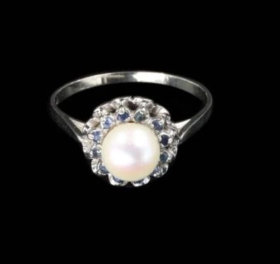 585/ - 14 Kt Weißgold Ring mit Perle, Saphir, Ringgröße 61, guter Zustand.