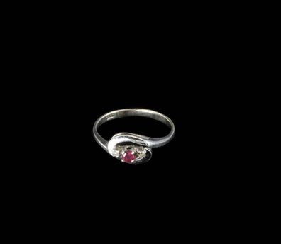 333/ 8kt Weißgold Ring, mit Rubin, 0,02ct Diamant, Gr.55, guter Zustand.