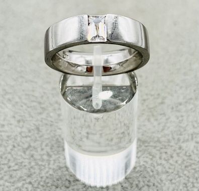 925/ - Silberring mit weißen Zirkonia, Ringgröße 58, guter Zustand.