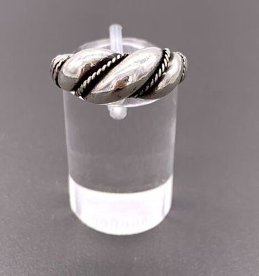 925/ - Silberring mit Muster, Ringgröße 53, guter Zustand.