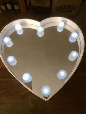 Weißer Kunststoff-Spiegel in Herzform, mit 10 LED - goldig