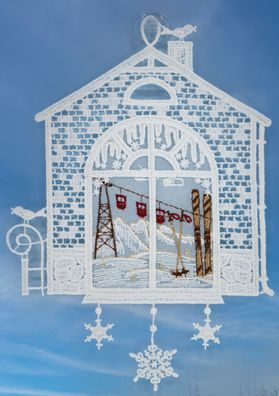 Plauener Spitze Fensterbild Weihnachten Weiß Stickerei Skipiste Fensterdeko Winter