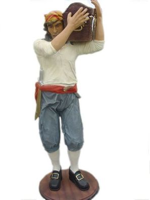 Pirat mit Schatzkiste lebensgroß 190cm für draußen aus GFK