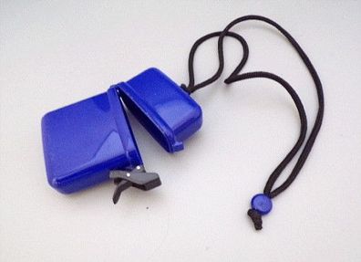 Blaue Outdoor Kunststoff Box mit Umhängekordel Wasserdichte Case zum Umhängen