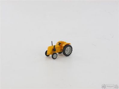Mehlhose 10138 Traktor Famulus, gelb/ graue Felgen Massstab: 1:87