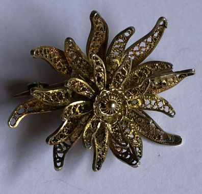 Brosche 800er Silber in Blütenform - vergoldet - fein zesiliert