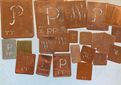 PP Monogramm -22 verschiedene Wäscheschablonen für Aussteuer Kupferblech um 1900