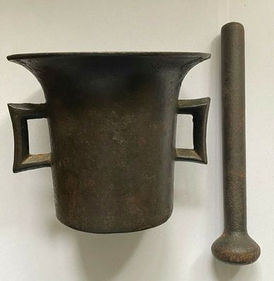 Mörser aus Bronze / Eisenlegierung mit Pistel um 1800 - 2,3 Kilo