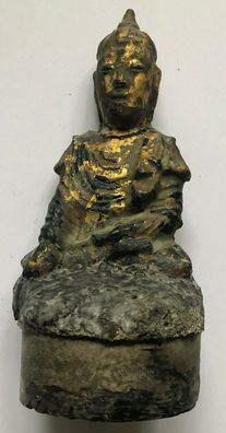 Alter Buddha Thailand - Holz auf Steinsockel - Reste vom originalen Blattgold