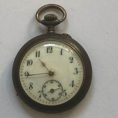 Taschenuhr Damen - um 1900 - Metall - Werk läuft - Durchmesser ohne Krone 3,2 cm