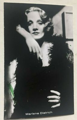 Marlene Dietrich - Film - original Autogramm - Größe 14 x 9 cm