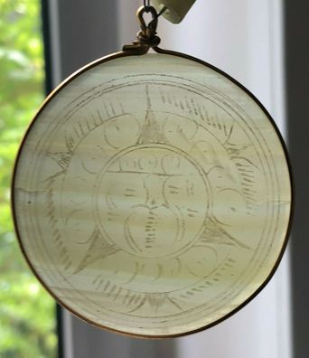 Kette mit transparentem Stein - Sonnensymbol - Handarbeit - Länge 38 cm