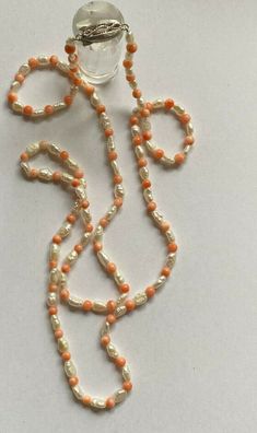 Hübsche Halskette - Süßwasserzuchtperlen / Koralle mit 925er Silberschließe