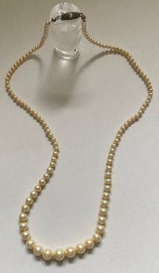 Elegante , antike Perlenkette mit hübscher Biedermeier-Schließe 835er Silber