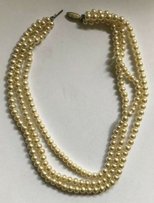 Hübsche Perlenkette mit 835er Silberschließe - teils Doppelsträngig