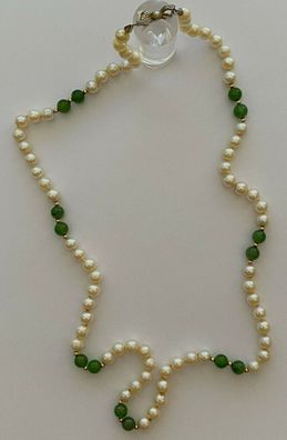 Perlenkette / Jade / Gold mit eleganter , Perlenbesetzter 835er Silberschließe