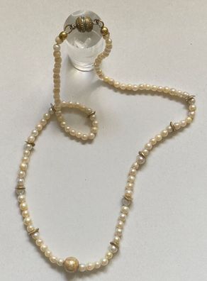 Antike Perlenkette mit vergoldeten Silberplättchen / Kugel und Magnetschließe
