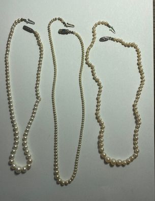 3 antike Perlenketten - Alle mit Silberschließe - Länge ca 40 bis 45 cm
