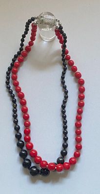 Hübsche Halskette mit mit 835er Silberschließe - rot/ schwarze Halbedelsteine