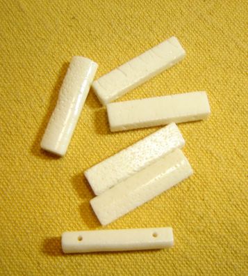 6 Stück Perlen rechteck Kunststoff weiß 3,7 x 0,9cm P5